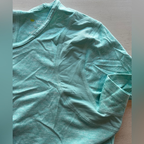 Tek Gear. Size M. Mint green. Short sleeve. - Picture 5 of 6